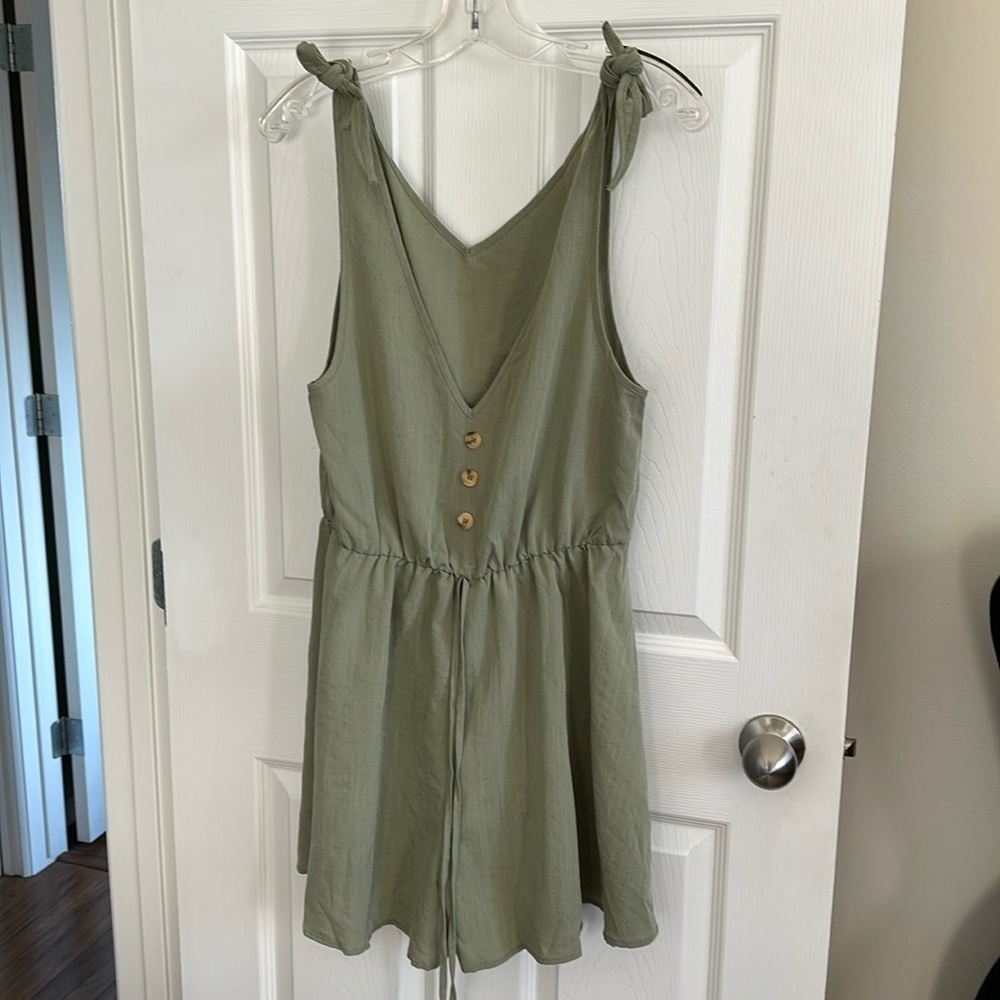 CUPSHE size medium olive jumper, brand new with tags